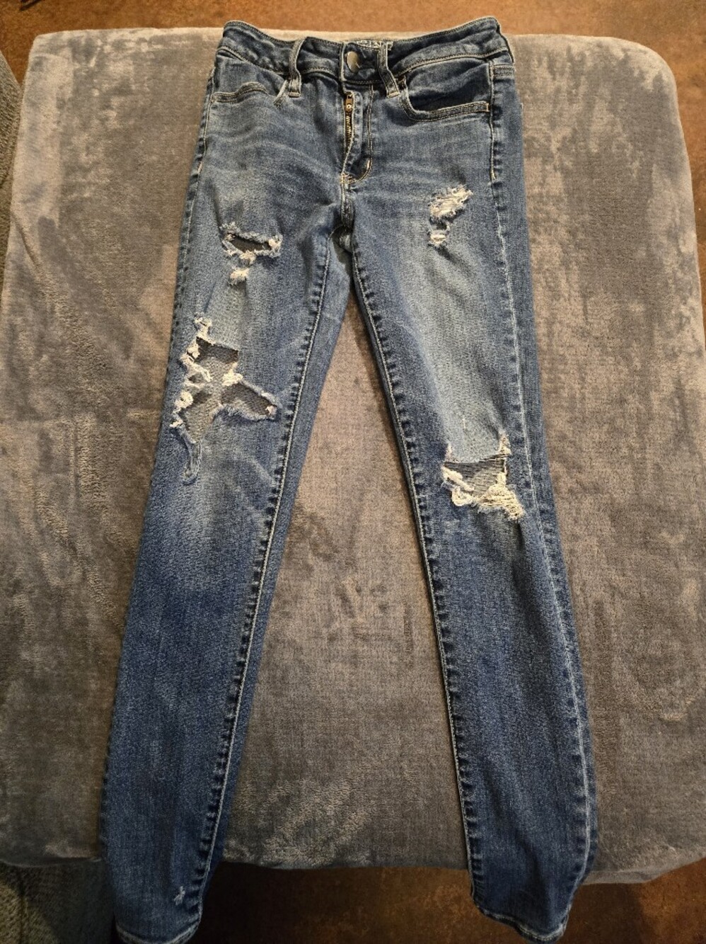 American Eagle Outfitters Women’s Ripped Skinny Jeans - Medium Blue
